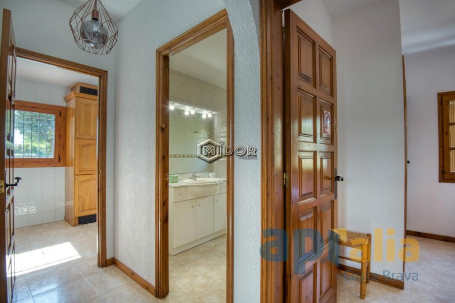 CASA EN VESCOMTAT DE CABANYES (CALONGE) - DISPOSA DE LLICÈNCIA TURÍSTICA