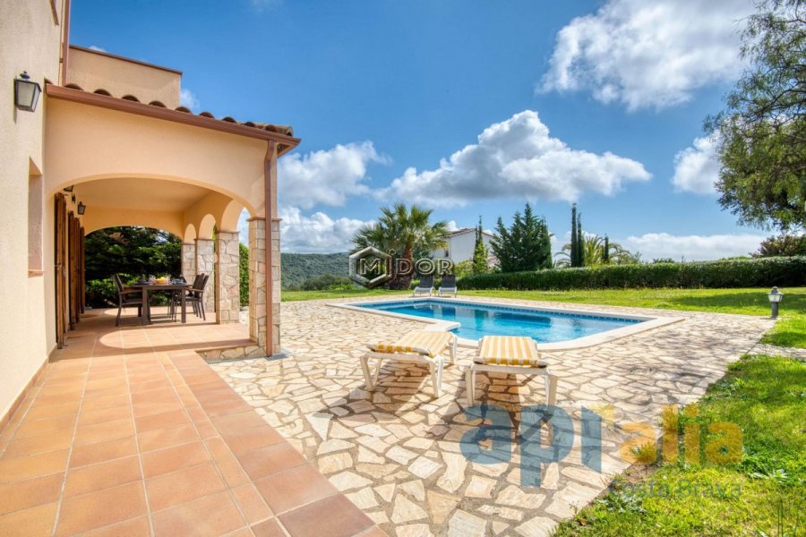 CASA EN VESCOMTAT DE CABANYES (CALONGE) - DISPOSA DE LLICÈNCIA TURÍSTICA