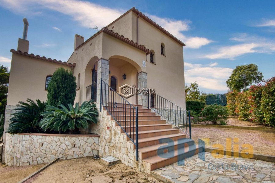CASA EN VESCOMTAT DE CABANYES (CALONGE) - DISPOSA DE LLICÈNCIA TURÍSTICA