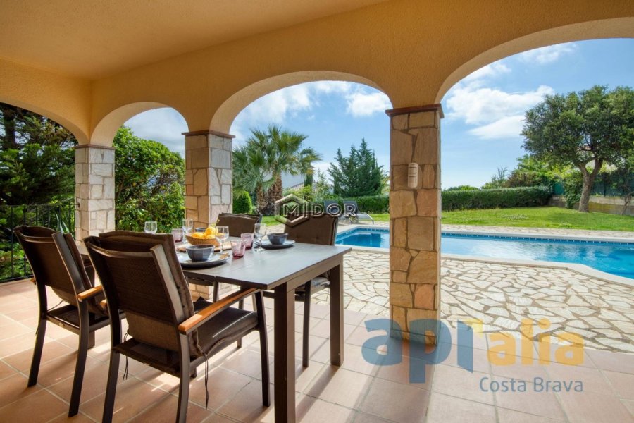 CASA EN VESCOMTAT DE CABANYES (CALONGE) - DISPOSA DE LLICÈNCIA TURÍSTICA