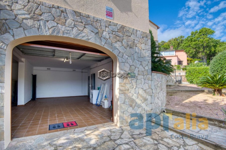 CASA EN VESCOMTAT DE CABANYES (CALONGE) - DISPOSA DE LLICÈNCIA TURÍSTICA