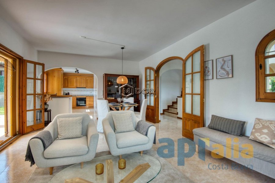 CASA EN VESCOMTAT DE CABANYES (CALONGE) - DISPOSA DE LLICÈNCIA TURÍSTICA