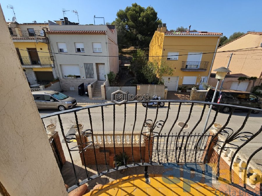 CASA ADOSSADA EN VENDA A ZONA TRANQUIL·LA DE PALAMÓS