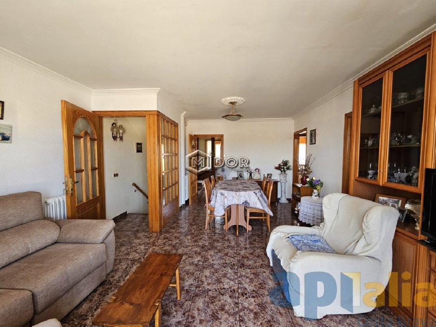 CASA ADOSSADA EN VENDA A ZONA TRANQUIL·LA DE PALAMÓS