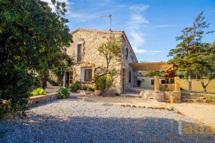 MASIA REFORMADA A ST. ANTONI DE CALONGE (ST. DANIEL)
