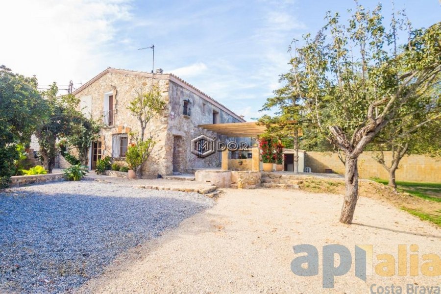 MASIA REFORMADA A ST. ANTONI DE CALONGE (ST. DANIEL)
