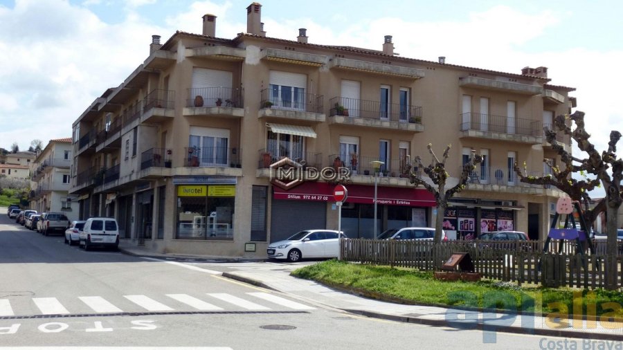 LOCAL COMERCIAL EN VENDA