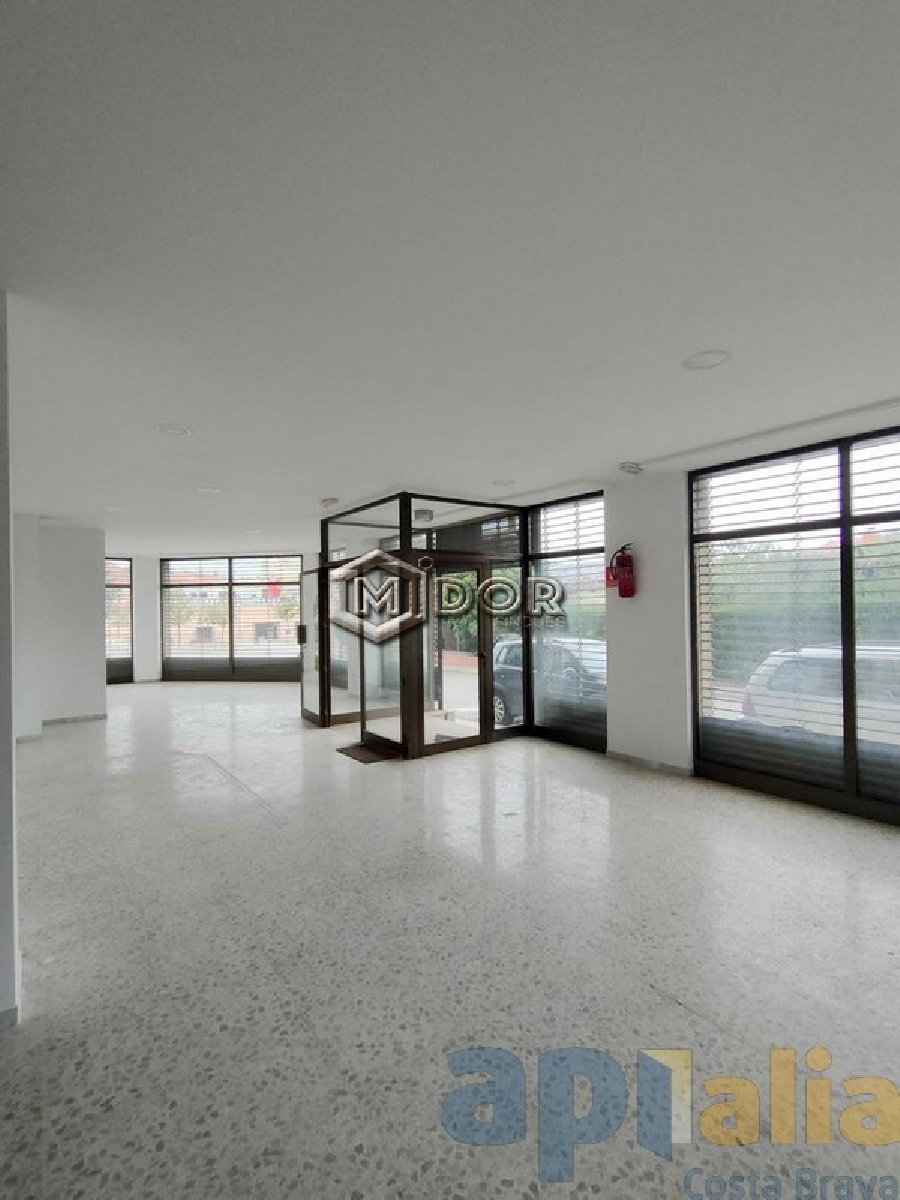 LOCAL COMERCIAL EN VENDA