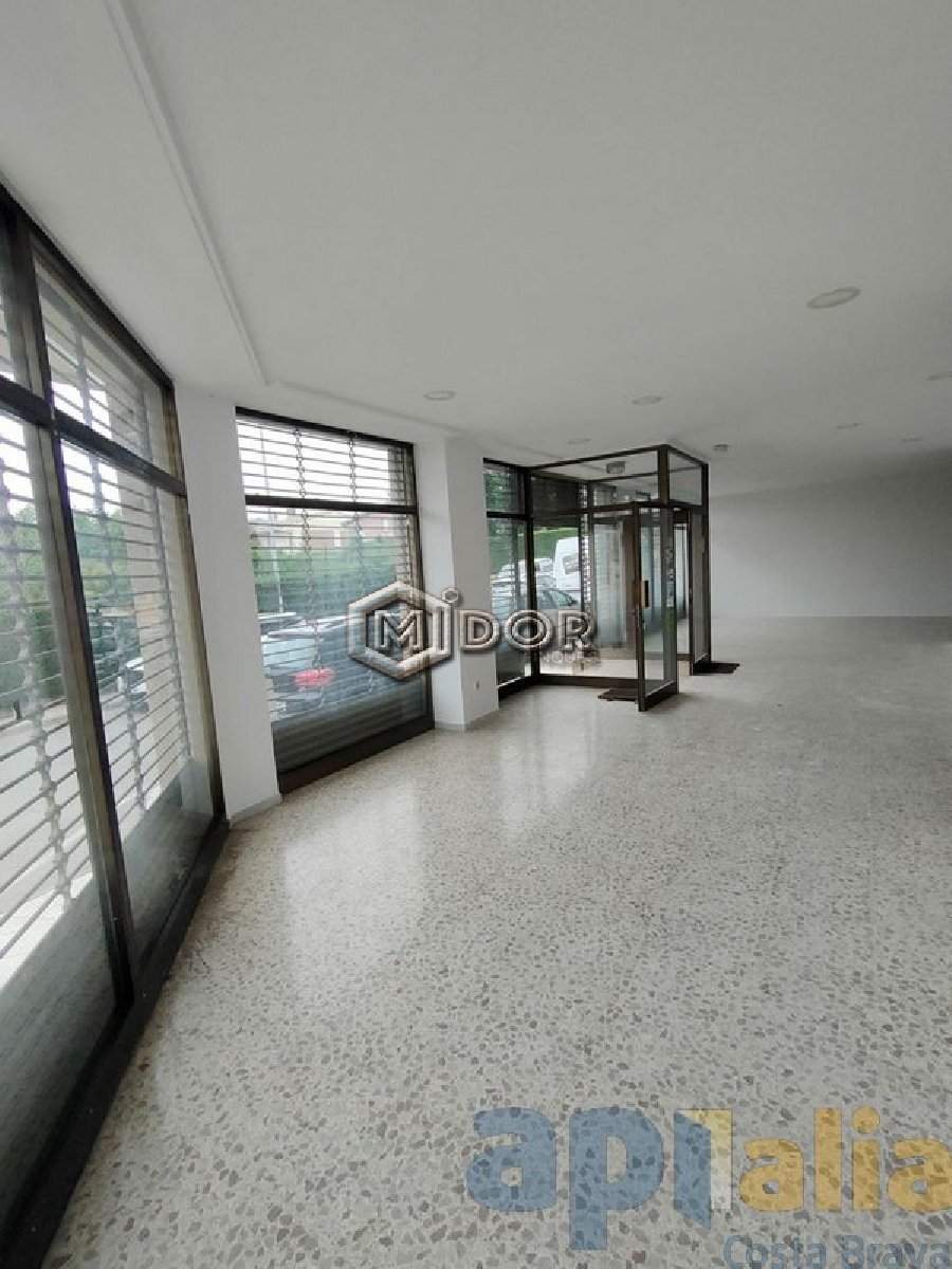 LOCAL COMERCIAL EN VENDA