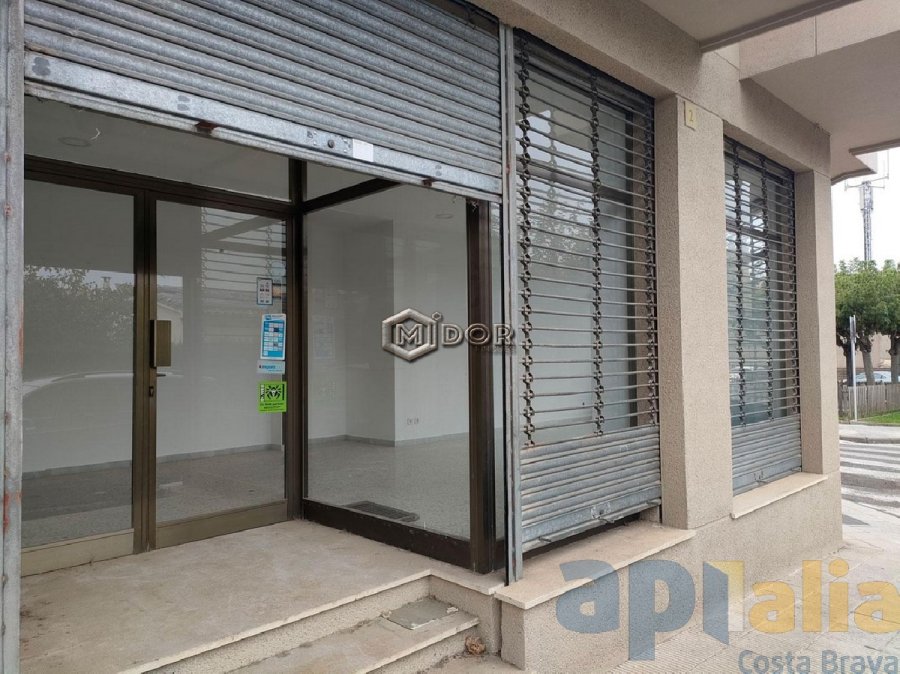 LOCAL COMERCIAL EN VENDA