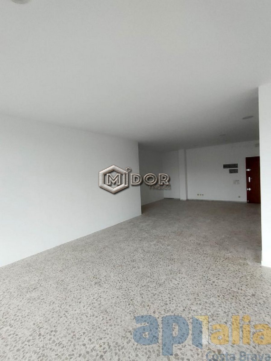 LOCAL COMERCIAL EN VENDA