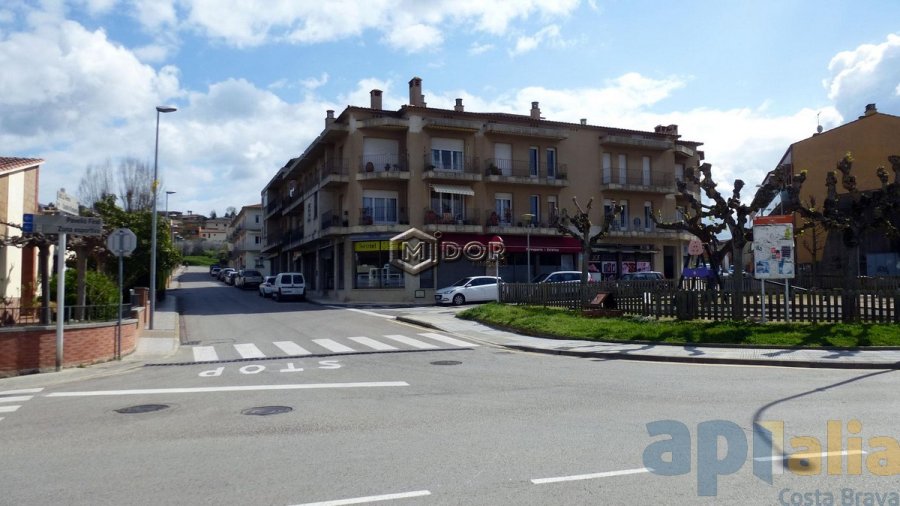 LOCAL COMERCIAL EN VENDA