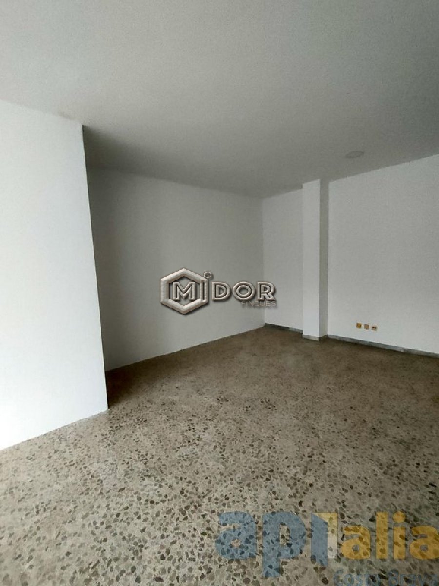 LOCAL COMERCIAL EN VENDA