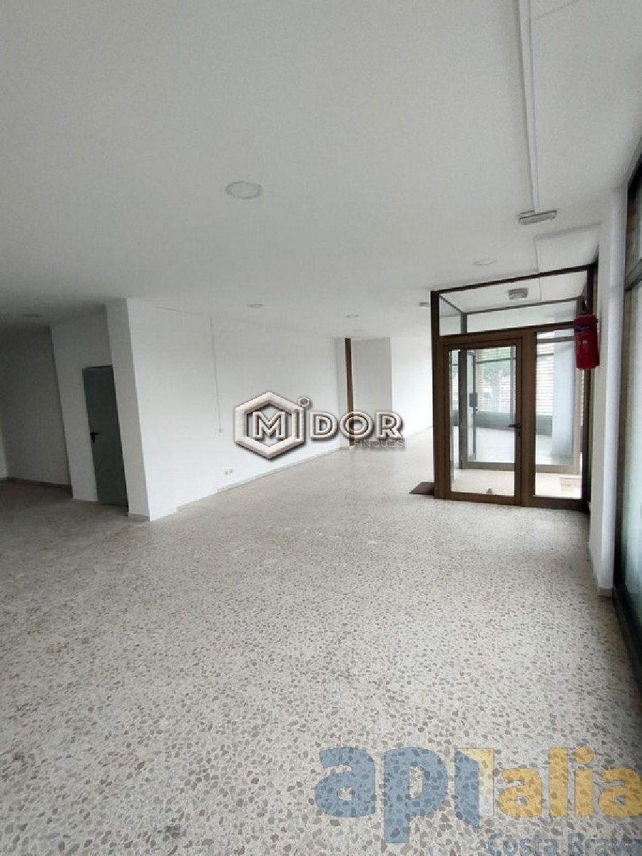 LOCAL COMERCIAL EN VENDA