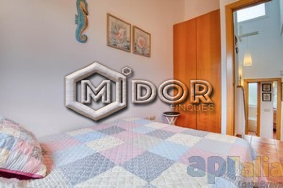 CASA ADOSSADA AMB JARDI I PISCINA A URB. TREUMAL (PLATJA D'ARO)