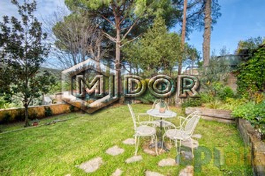 CASA ADOSSADA AMB JARDI I PISCINA A URB. TREUMAL (PLATJA D'ARO)