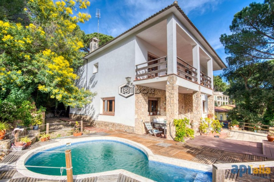 CASA AMB PISCINA EN URB. CASA NOVA (ST. FELIU DE GUIXOLS)
