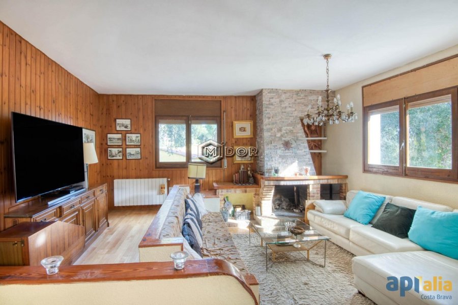 CASA AMB PISCINA EN URB. CASA NOVA (ST. FELIU DE GUIXOLS)