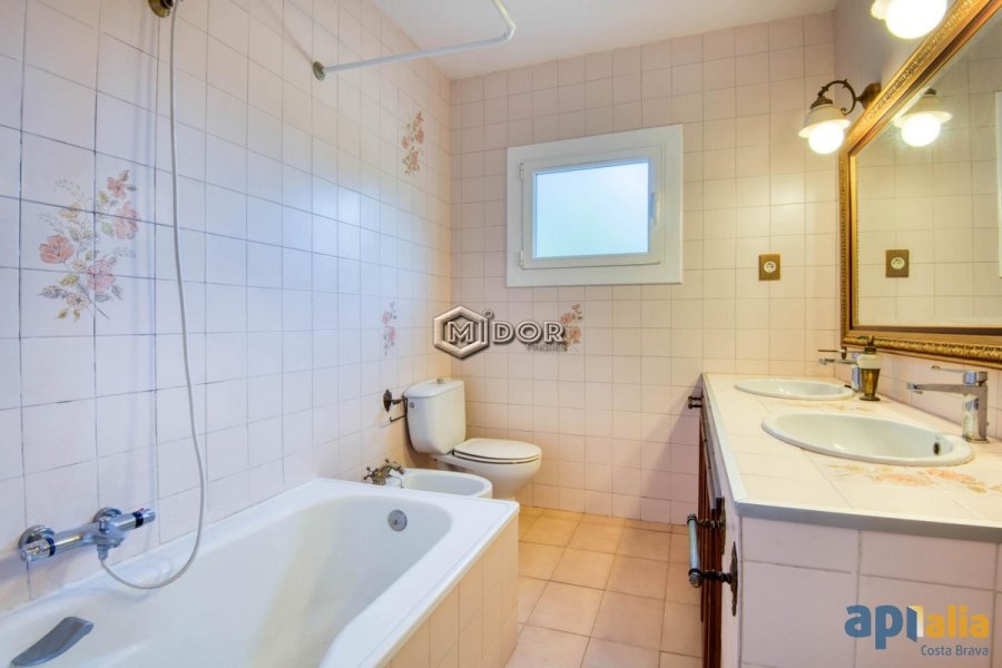 CASA AMB PISCINA EN URB. CASA NOVA (ST. FELIU DE GUIXOLS)