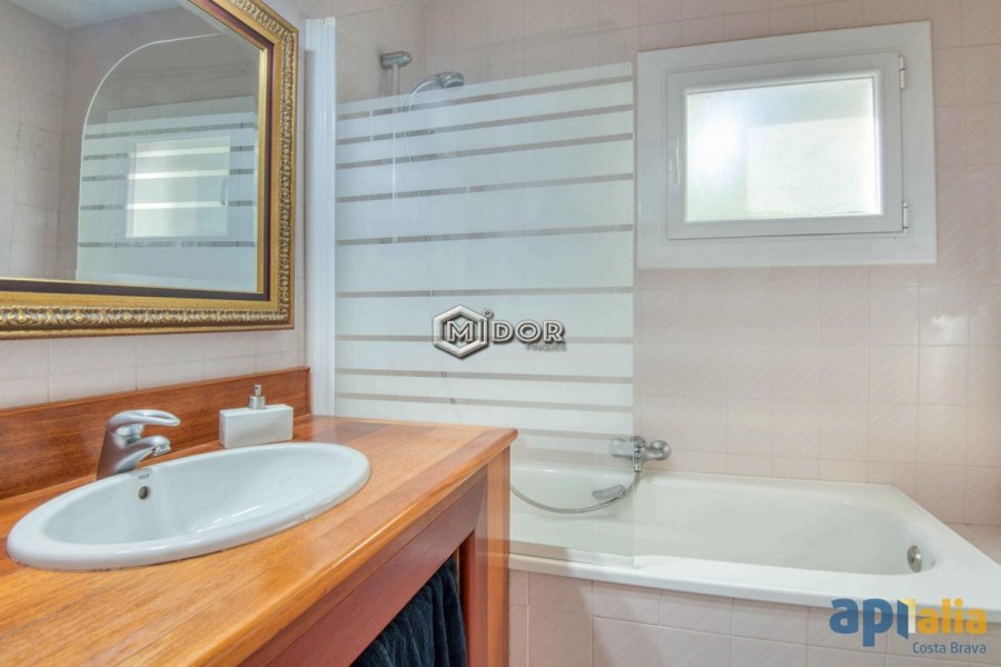 CASA AMB PISCINA EN URB. CASA NOVA (ST. FELIU DE GUIXOLS)