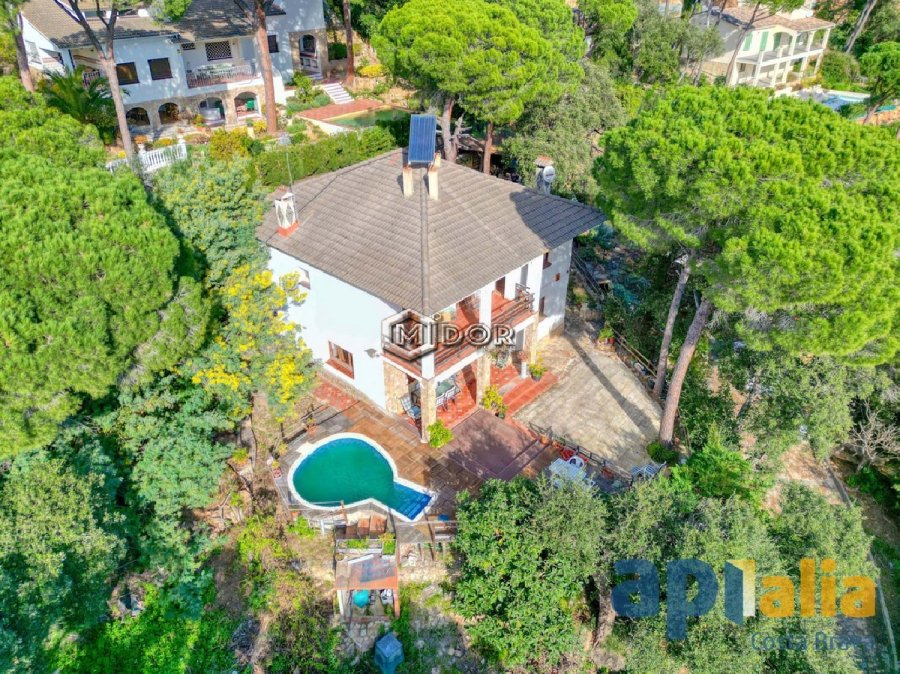CASA AMB PISCINA EN URB. CASA NOVA (ST. FELIU DE GUIXOLS)