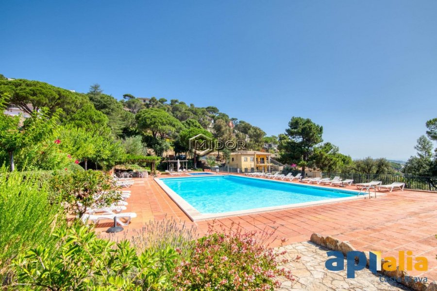 CASA AMB PISCINA EN URB. CASA NOVA (ST. FELIU DE GUIXOLS)