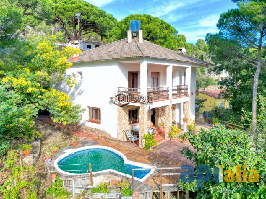 CASA AMB PISCINA EN URB. CASA NOVA (ST. FELIU DE GUIXOLS)
