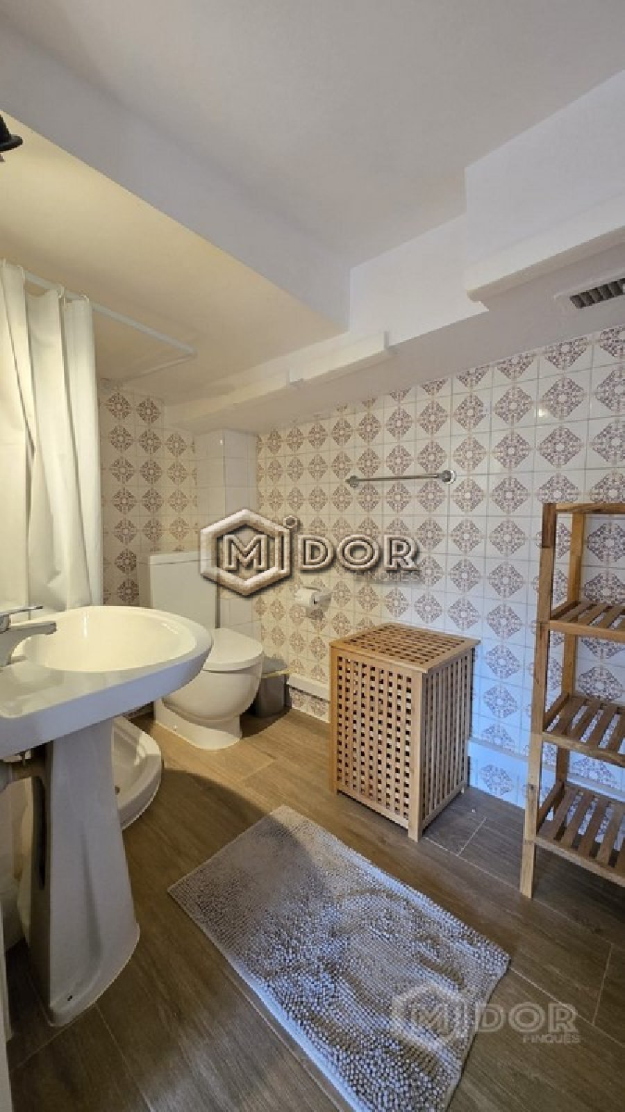 LOCAL CONDICINAT COM A APARTAMENT TIPUS DUPLEX