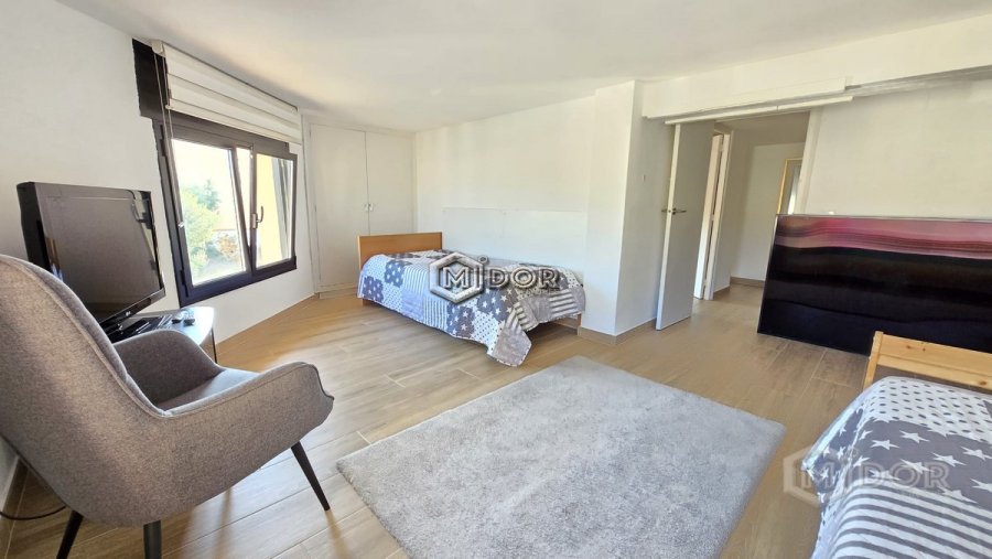 LOCAL CONDICINAT COM A APARTAMENT TIPUS DUPLEX