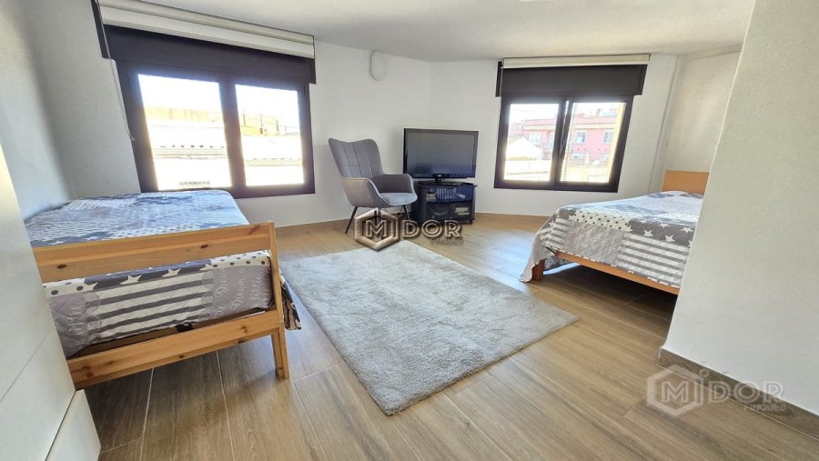 LOCAL CONDICINAT COM A APARTAMENT TIPUS DUPLEX