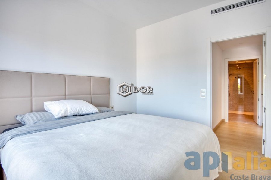 Àtic amb terrassa i solàrium privat