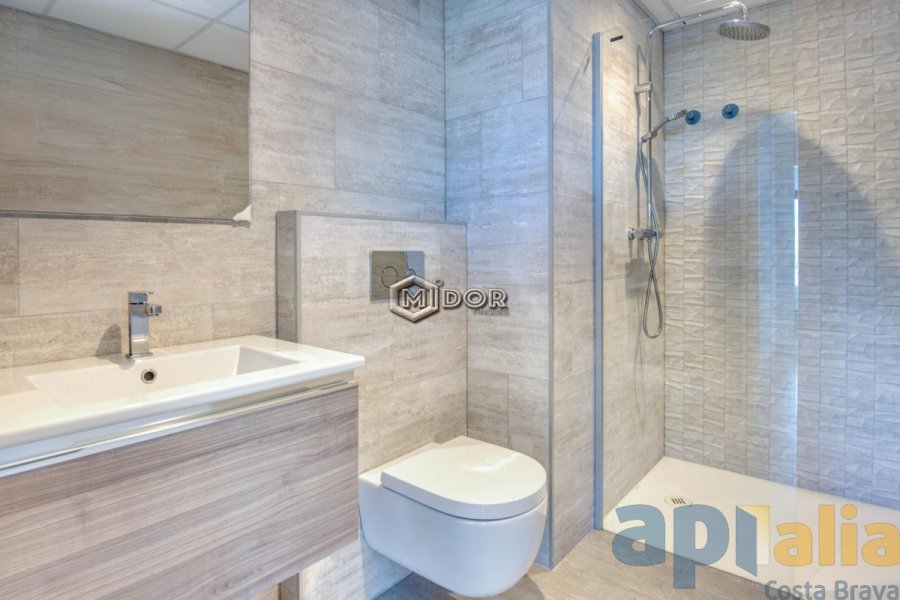 Àtic amb terrassa i solàrium privat