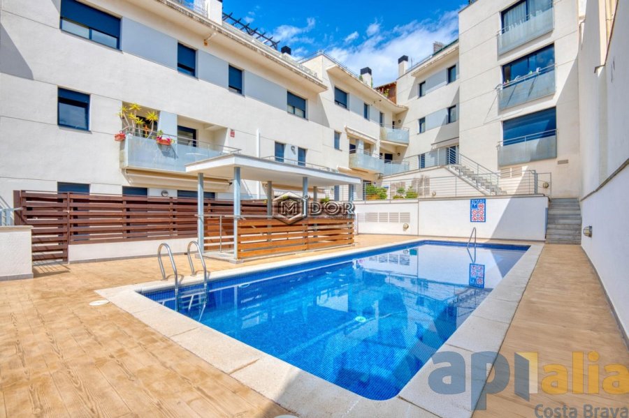 ATIC AMB TERRASSA Y PISCINA A 350m DE LA PLATJA