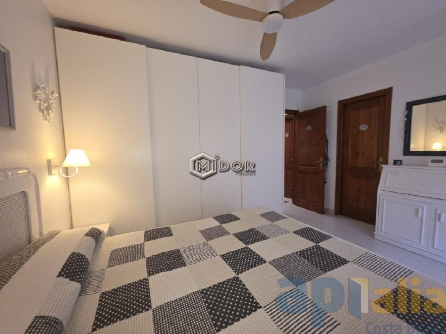 CASA ADOSSADA AMB JARDI I PISCINA