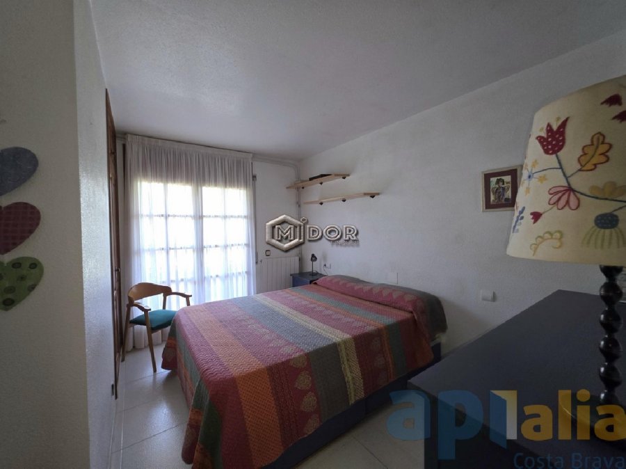 CASA ADOSSADA AMB JARDI I PISCINA