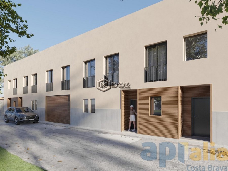 CASAS ADOSADAS DE OBRA NUEVA A POCOS METROS DEL CENTRO