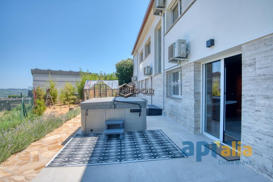 CASA AMB PISCINA I JARDI A VESCOMTAT DE CABANYES (CALONGE)