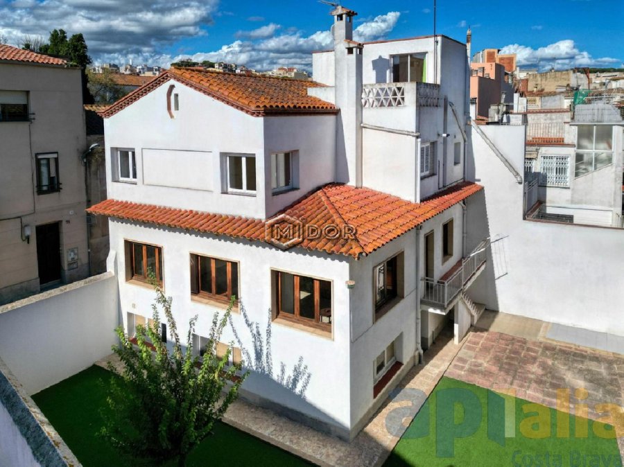 CASA CENTRICA AMB JARDI I GARATGE