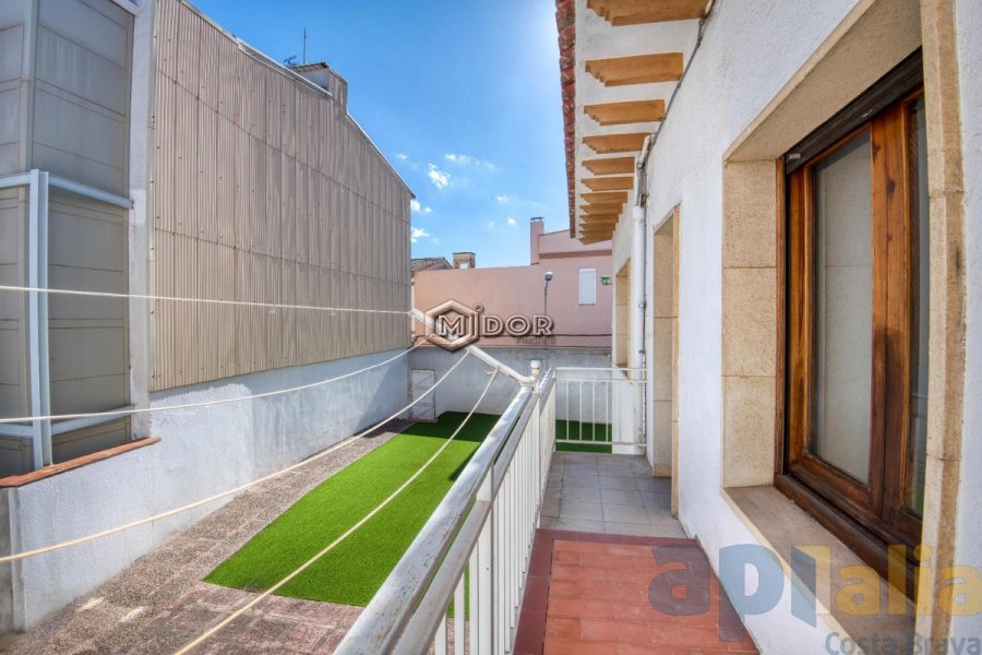 CASA CENTRICA AMB JARDI I GARATGE