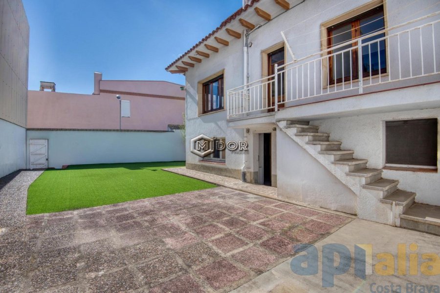 CASA CENTRICA AMB JARDI I GARATGE