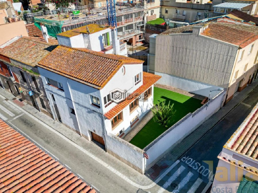CASA CENTRICA AMB JARDI I GARATGE