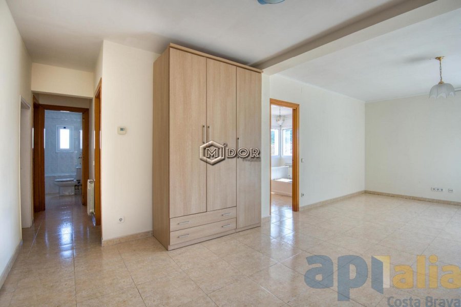 CASA CENTRICA AMB JARDI I GARATGE