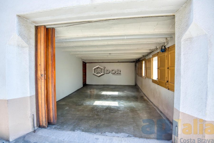 CASA CENTRICA AMB JARDI I GARATGE