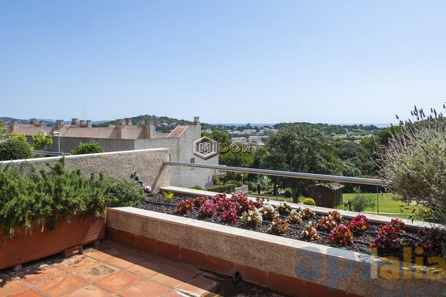 CASA ADOSSADA AMB VISTES I PISCINA AL MIRADOR S'AGARO-ST.POL