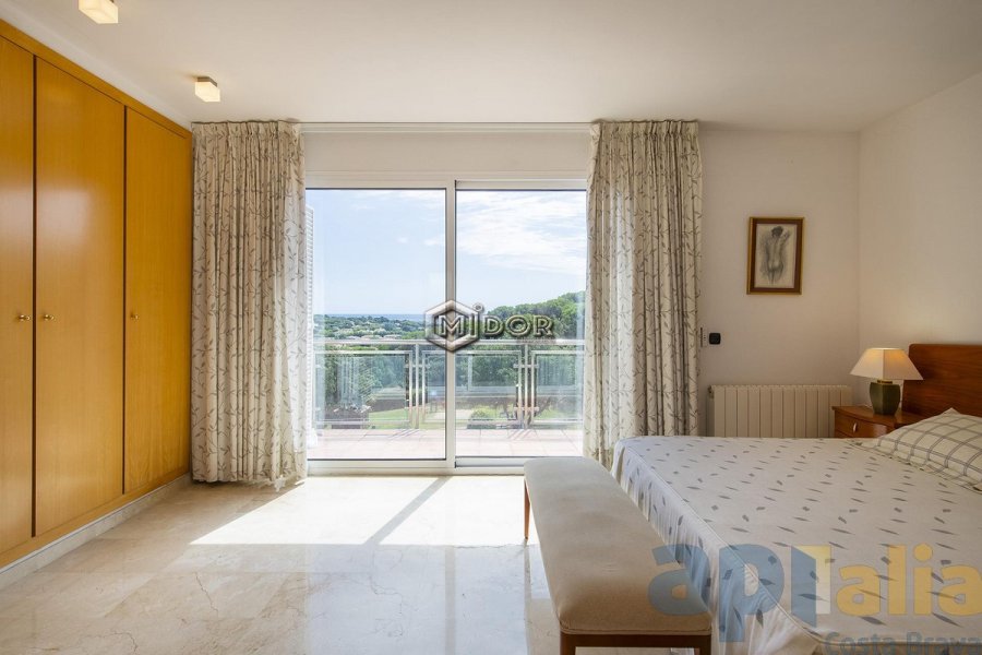 CASA ADOSSADA AMB VISTES I PISCINA AL MIRADOR S'AGARO-ST.POL