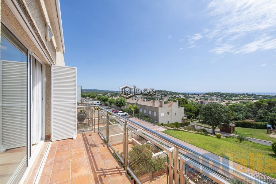 CASA ADOSSADA AMB VISTES I PISCINA AL MIRADOR S'AGARO-ST.POL
