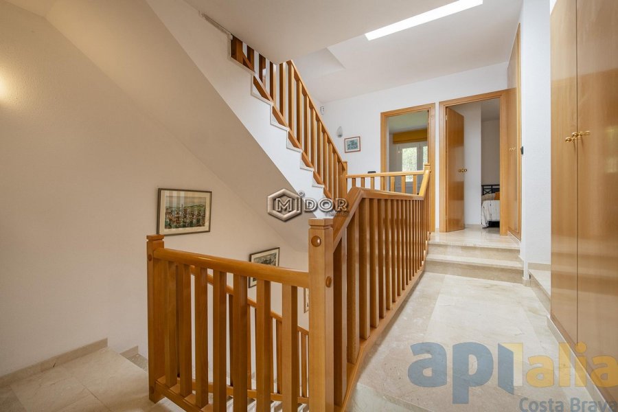 CASA ADOSSADA AMB VISTES I PISCINA AL MIRADOR S'AGARO-ST.POL
