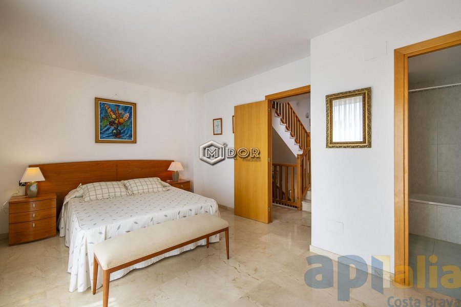 CASA ADOSSADA AMB VISTES I PISCINA AL MIRADOR S'AGARO-ST.POL
