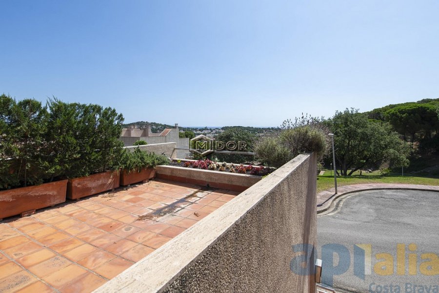 CASA ADOSSADA AMB VISTES I PISCINA AL MIRADOR S'AGARO-ST.POL