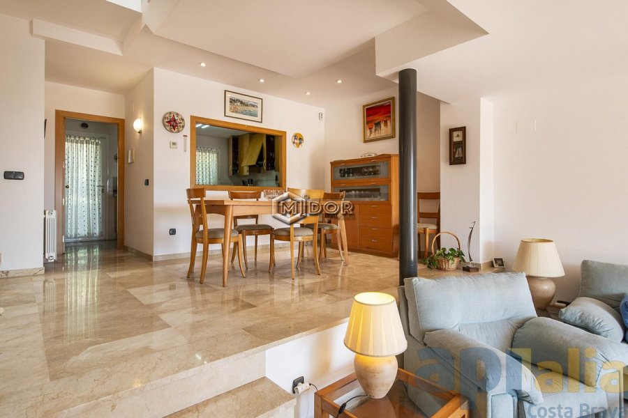 CASA ADOSSADA AMB VISTES I PISCINA AL MIRADOR S'AGARO-ST.POL